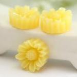 Yellow Sunflower Resin Cabochons 10pc