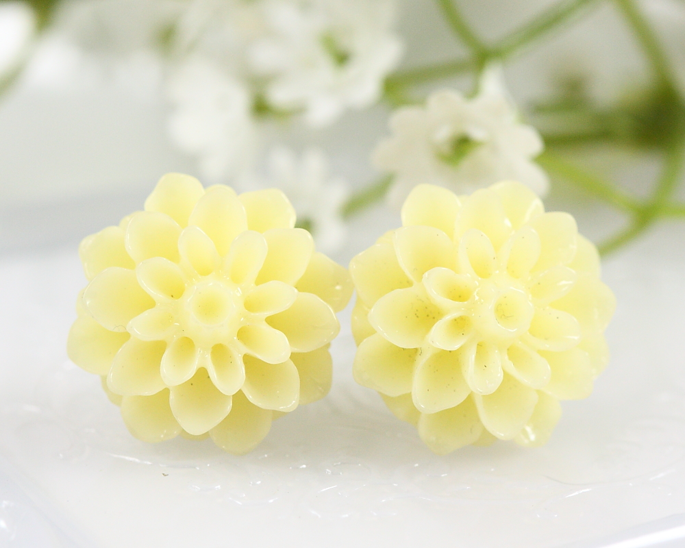 Cream Chrysanthemum Ear Posts, Bridal Jewelry, Bridesmaids Gift, Flowergirls Gift