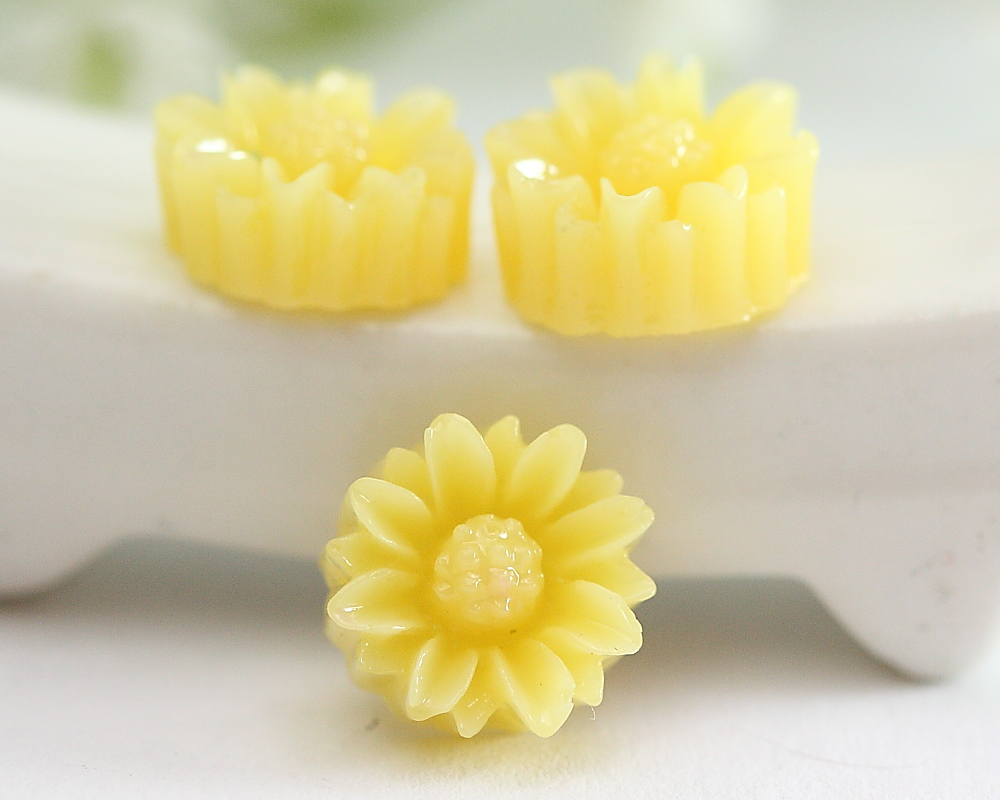 Yellow Sunflower Resin Cabochons 10pc